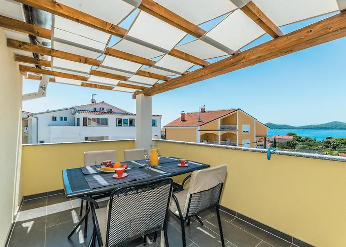 Biograd 2 Floor